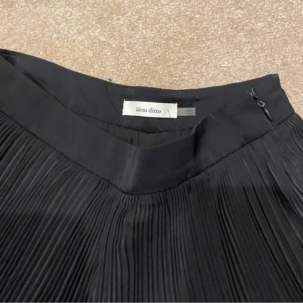 Idem‎ Ditto women’s size small Milla black pleated shorts new with tags